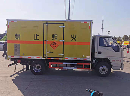 元谋爆破器材运输车工人安全操作规范与智能技术保障